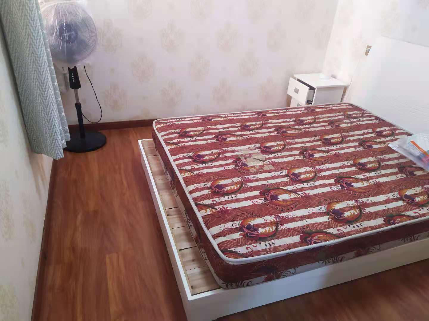 新城壹号3室2厅1卫100平79万新证