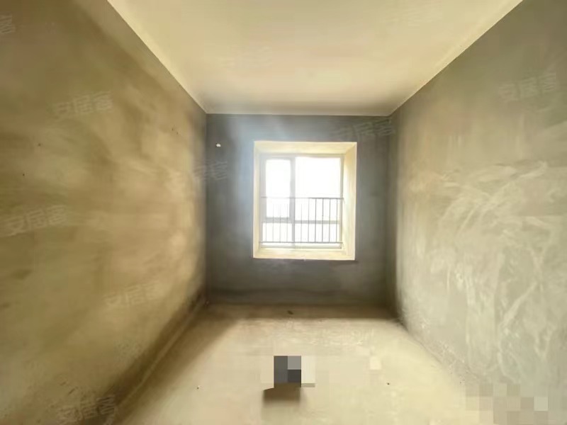 捡漏,森林国际6期，,湖景现房,毛坯大四房，单价5200，证满二，好楼层