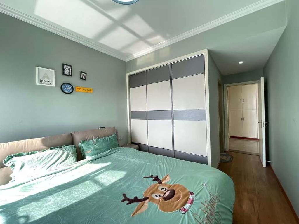 南国明珠，精装三房九成新，凤凰层