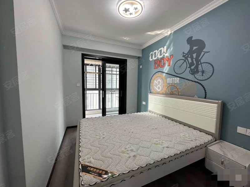 242，急售，商城老三中旁，电梯好楼层，15楼全新装修三房，证满二，拎包入住