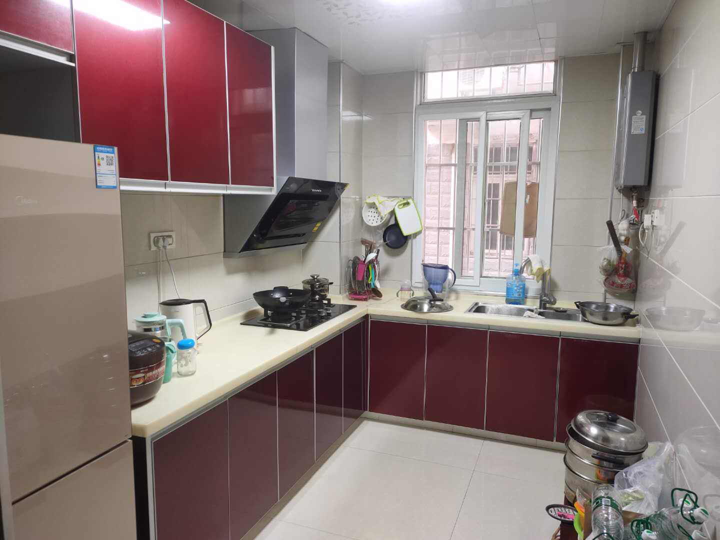 车站旁边世北春花园精装三房全新家电中间楼层业主诚意出