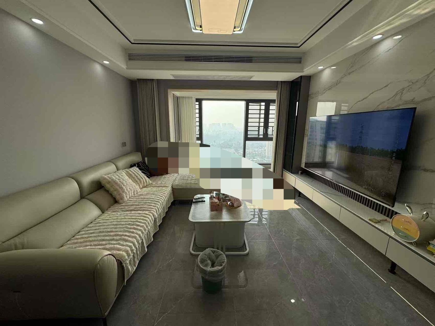 城西居住楼盘，精装三房两卫，大阳台 装修9.9陈新，拎包入住 证件满两年，