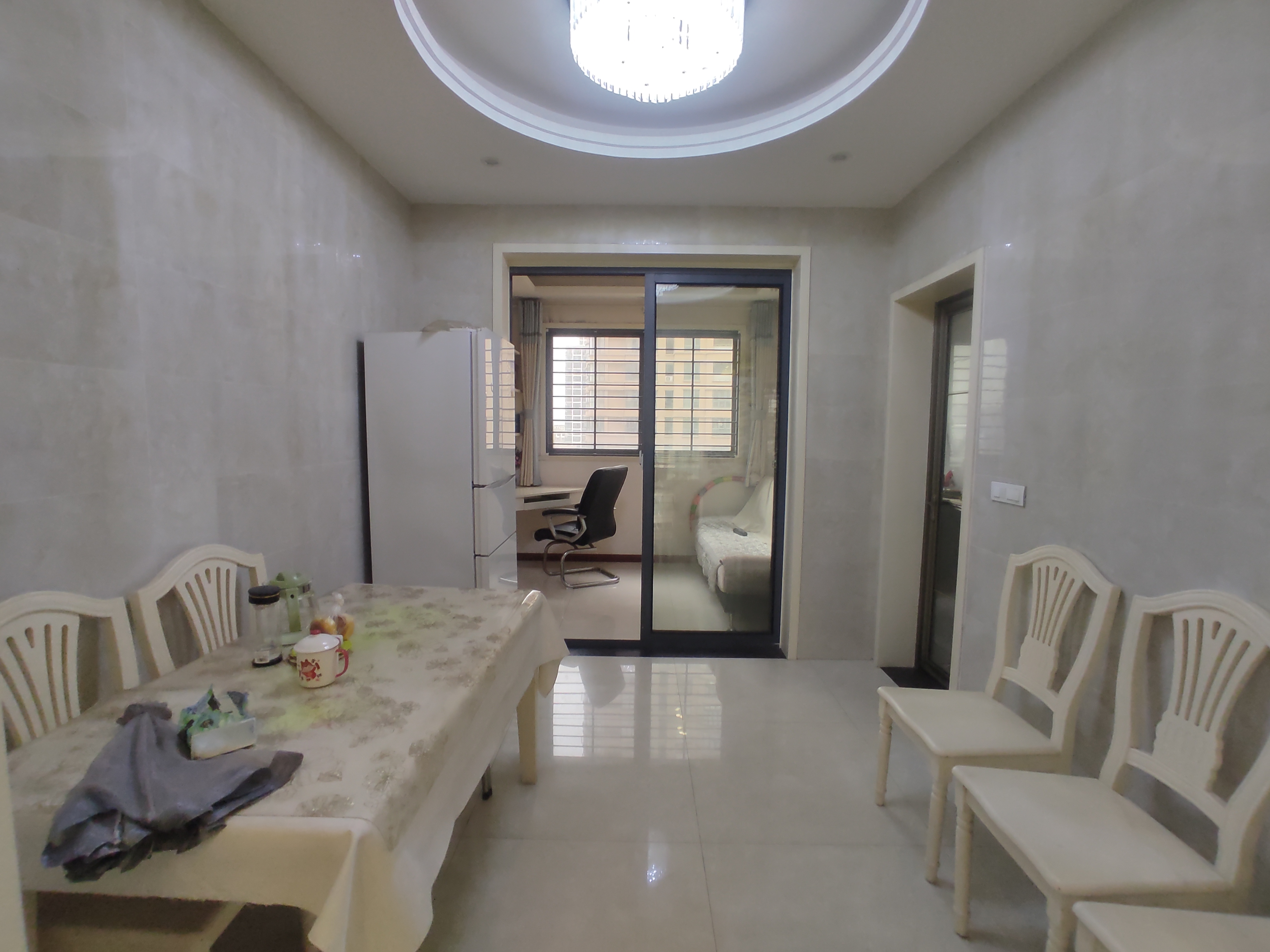 御台公馆.精装四房.小区环境好.证件在手.看房方便