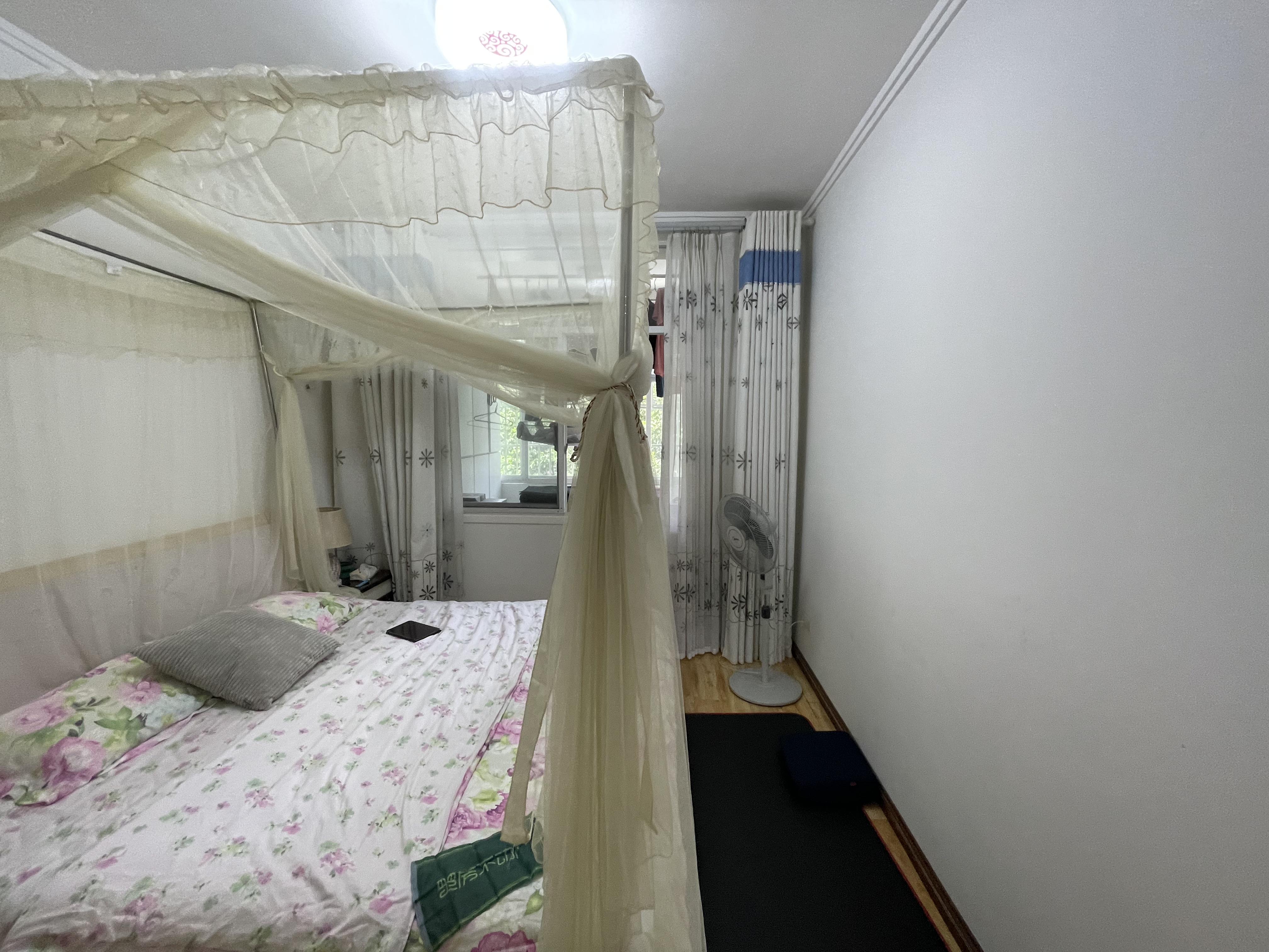 恒大名苑.步梯好楼层.沃尔玛.房东诚意出售