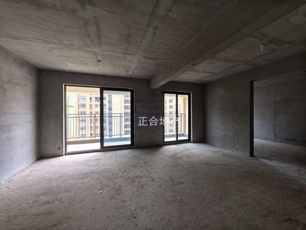 荣怀a区，现房，电梯小高层，好楼层15楼，4开间朝南，68万包满二