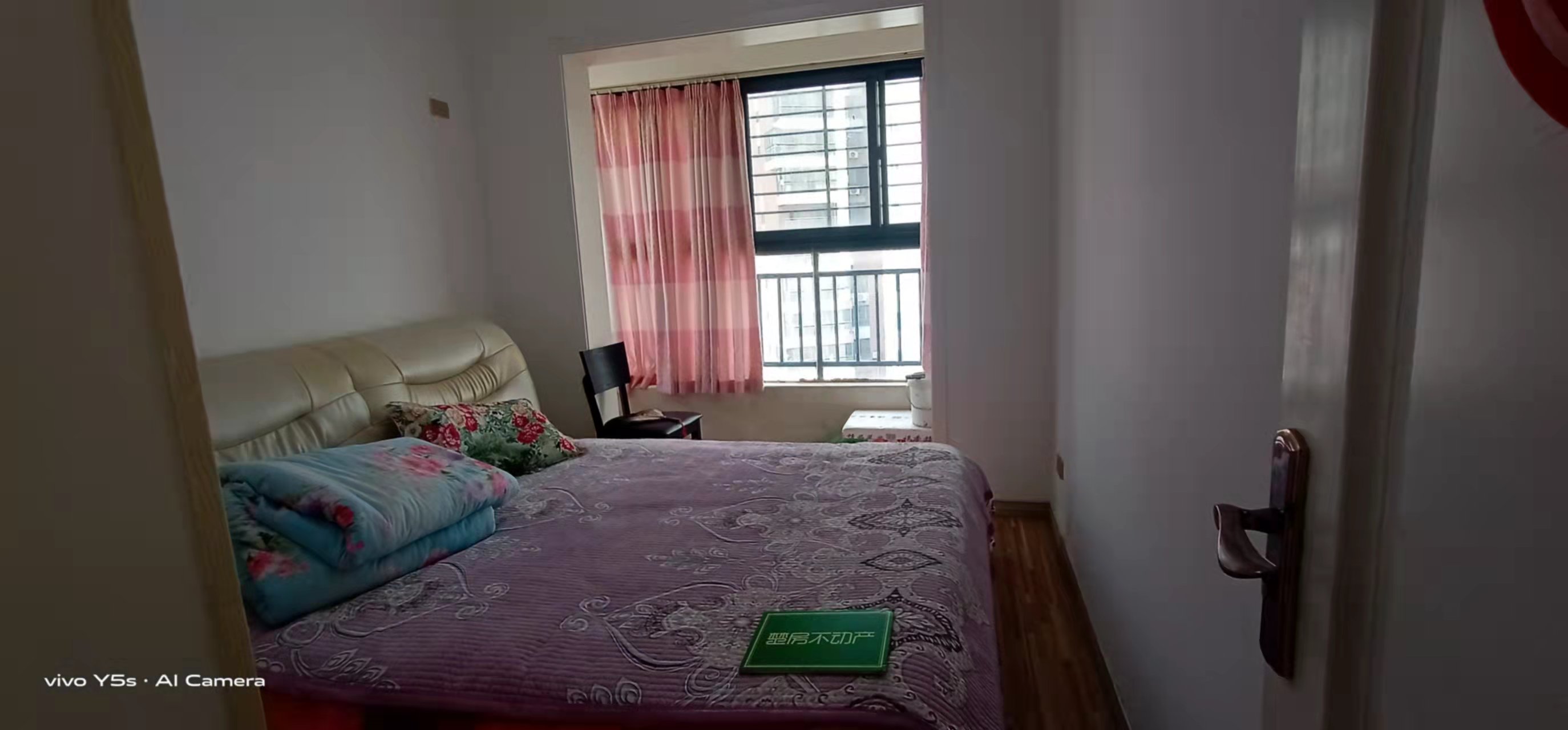 鸿昇现代城精装四房保养新成色好楼层好，便宜卖