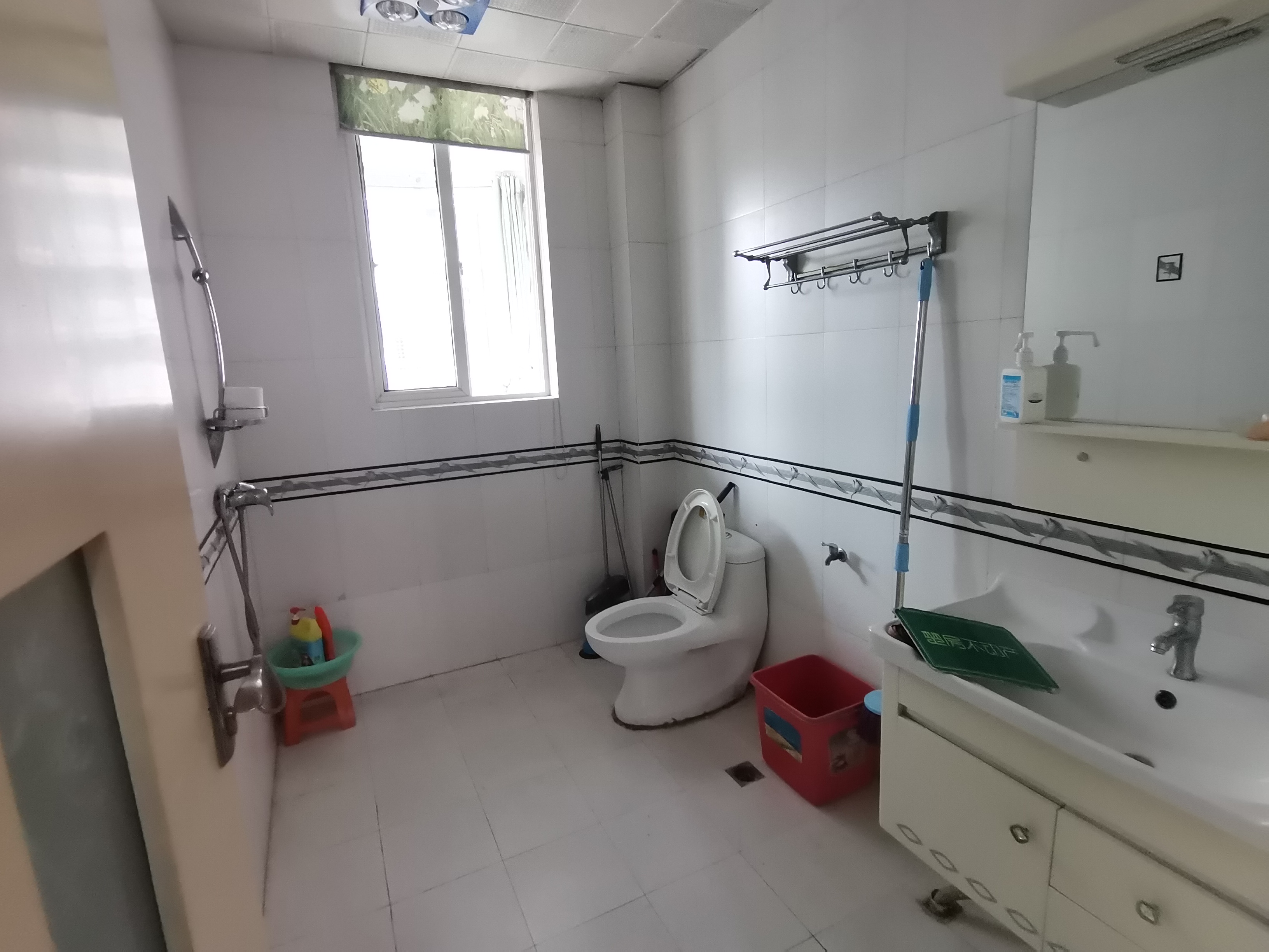 宏运名居精装三房中间楼层看房方便房东诚意出售