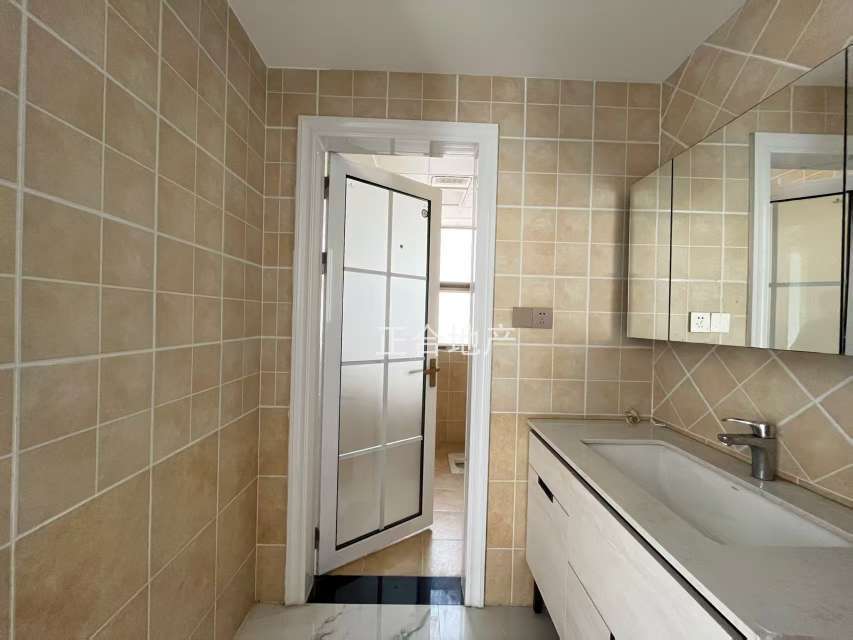 亏本出售，城南，南国明珠，精装三房，电梯好楼层16楼，元泰三中，证满二