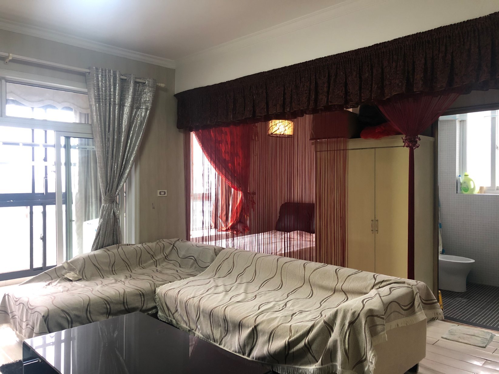 小区环境优美，房子装修的没怎么住人，就读仙桃 ，可 看房