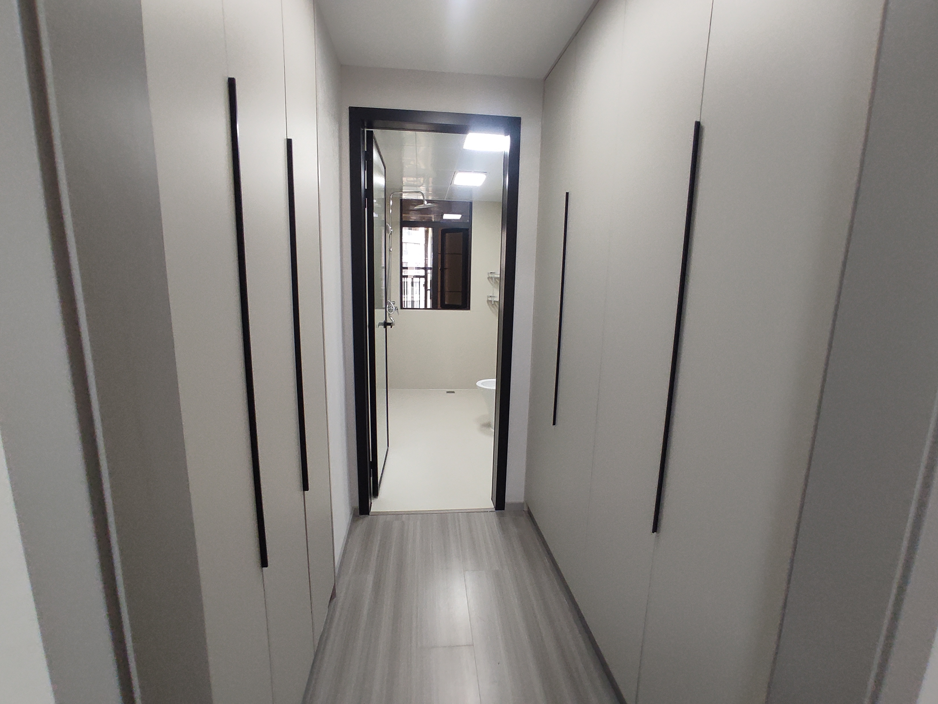 御湖世家全新精装三房阳光楼楼间距宽小区绿化覆盖广现房送车位