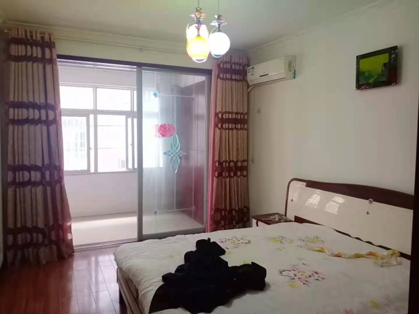 城市丽景对面步梯5楼，精装修，