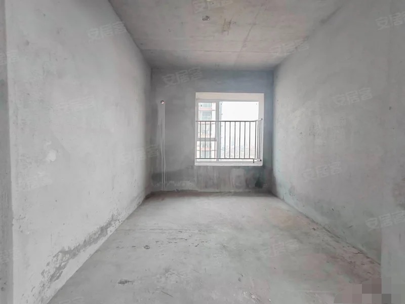 急售，蓝天白云，大平层​，单价6100+,，东边户，超大横厅，景观阳台，好楼层