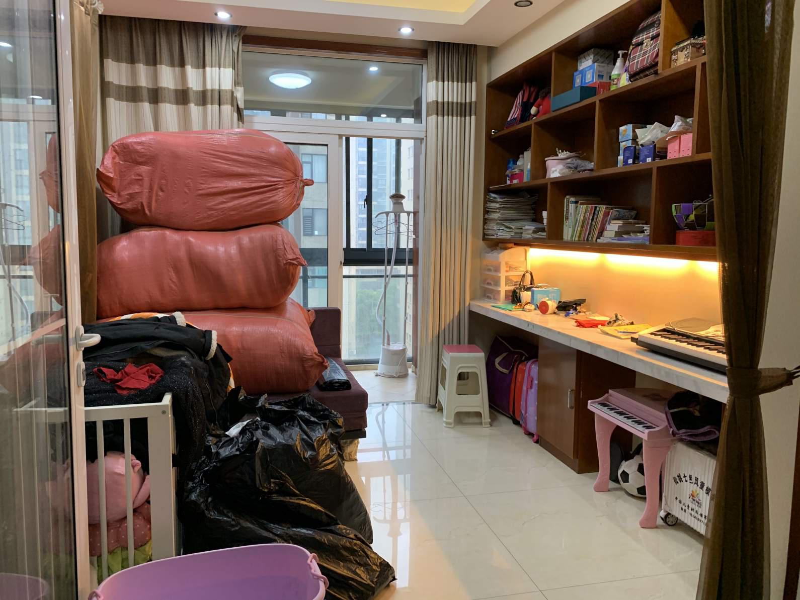 中央华府精装三房，125平，84万，满2