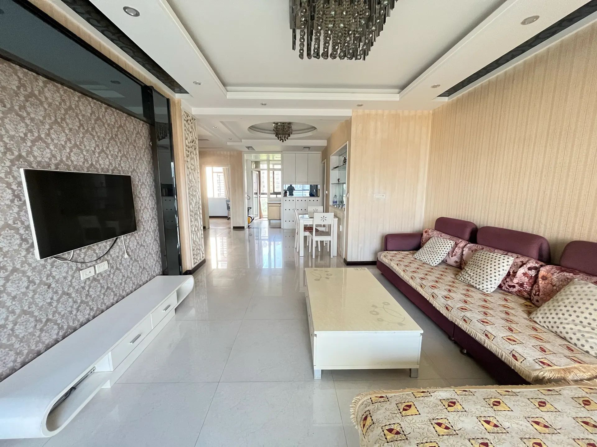 城西中央华府精装三房，小高层，房子保养还可以，中央空调，拎包入住