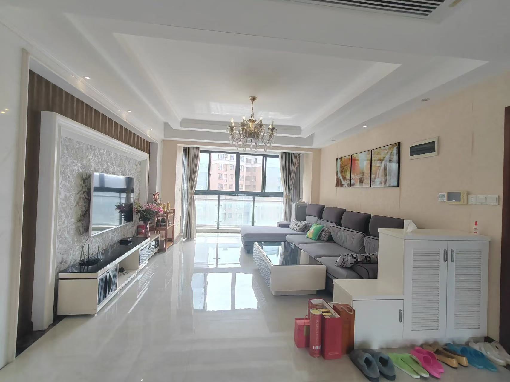 城南，紫金城，全屋品牌家具，带暖气片。单价4千多，好楼层，证满二