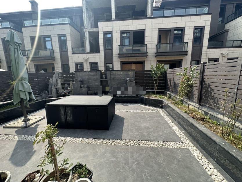 房东亏本出，祥生毫华别墅，全屋地暖，品牌装修，证满二