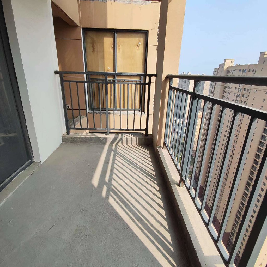 满庭春.毛坯大三房.户型好.证件满二