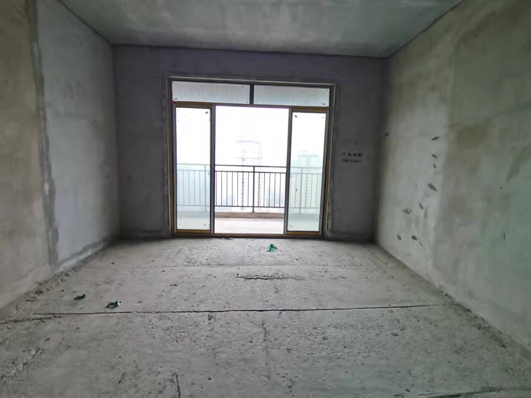 元泰未来城毛坯大平层湖景房超大阳台看房方便