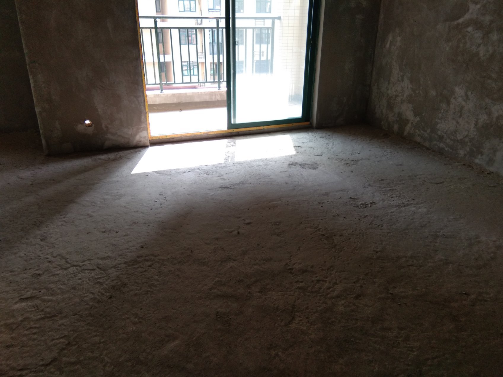 新城壹号五期毛坯小三房