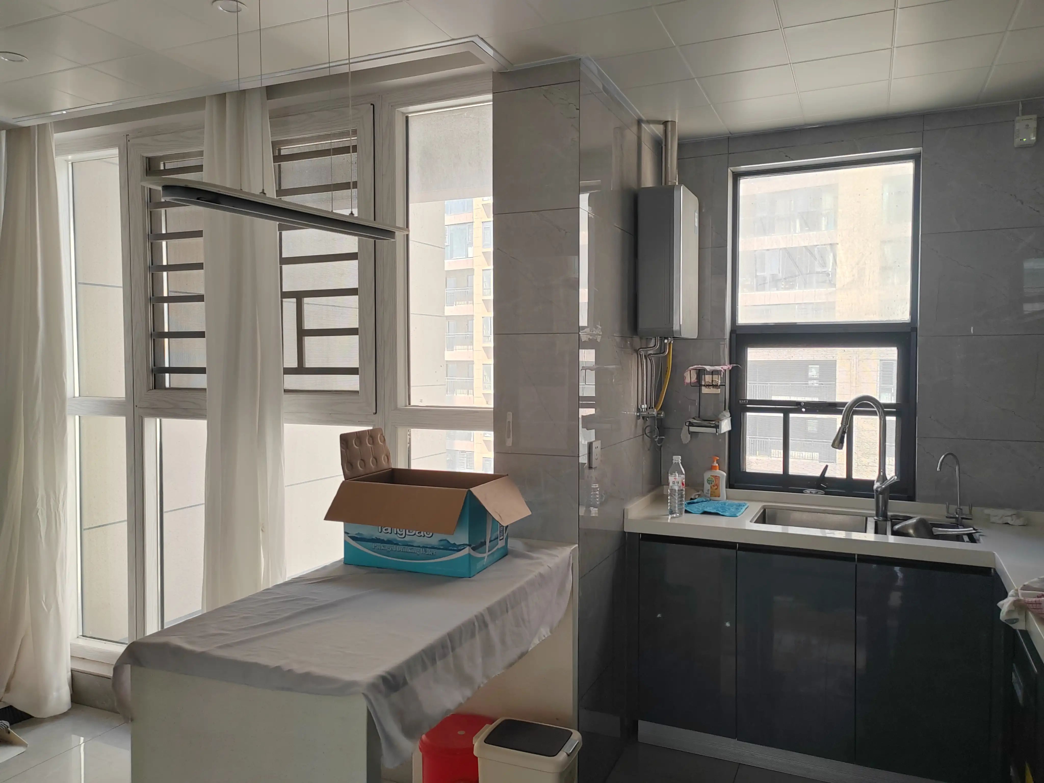 吾悦广场旁，元泰未来城C区。精装电梯4房2厅2卫，业主自装一天未住，好楼层