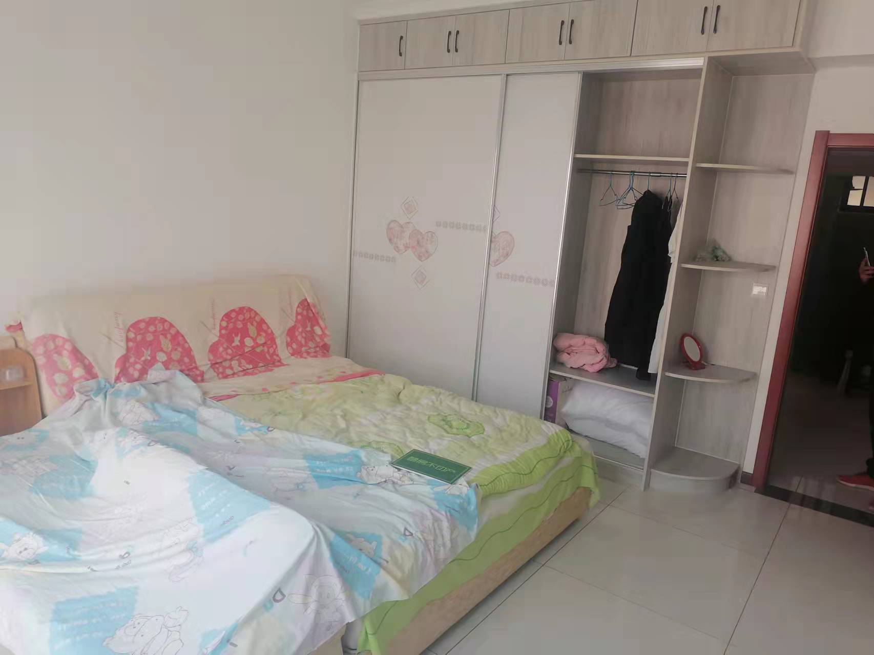 汽车城精装三房两卫公寓房精装修诚心出售，房东好说话