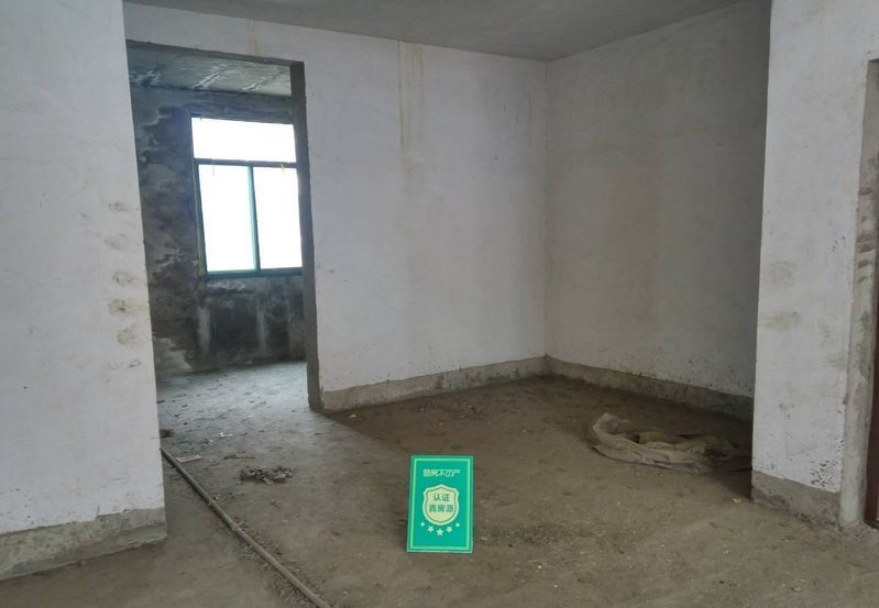 怡景花园沃尔玛对面毛坯大三房房东诚意出售