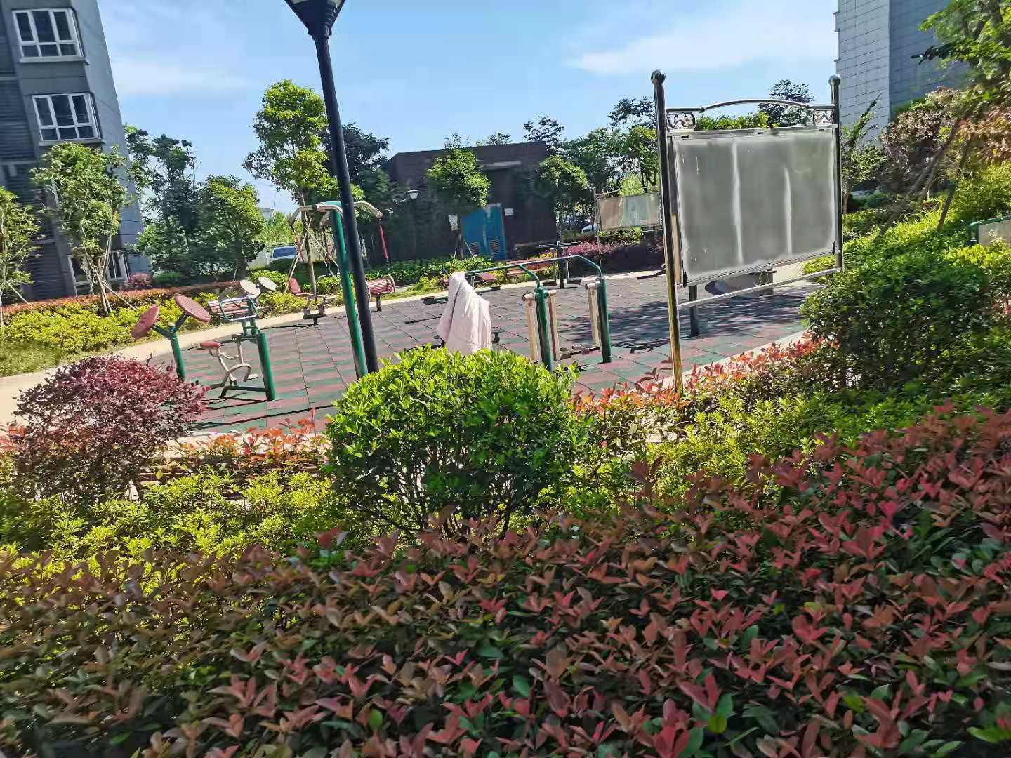 仙桃银湖城3室2厅2卫好楼层空中花园可改一室诚心出售