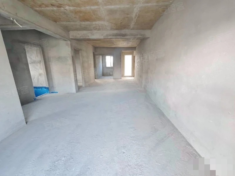 急售，城南，蓝天白云，电梯好楼层，带车位，捡漏