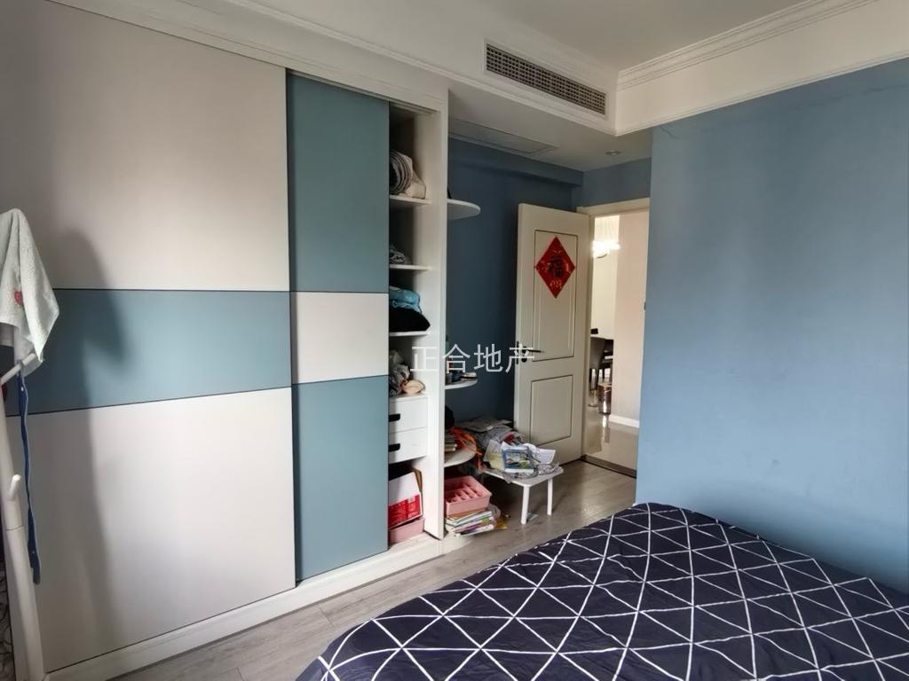 降价了，降价了！房东亏本出售，森林国际，湖景房，精装3房2卫，5800单价，