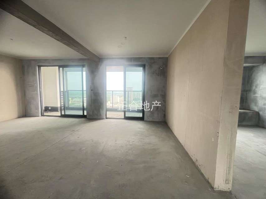 城南，吾悦，119平边户，送车位， 电梯好楼层，采光视野宽阔，业主诚心出售 ，