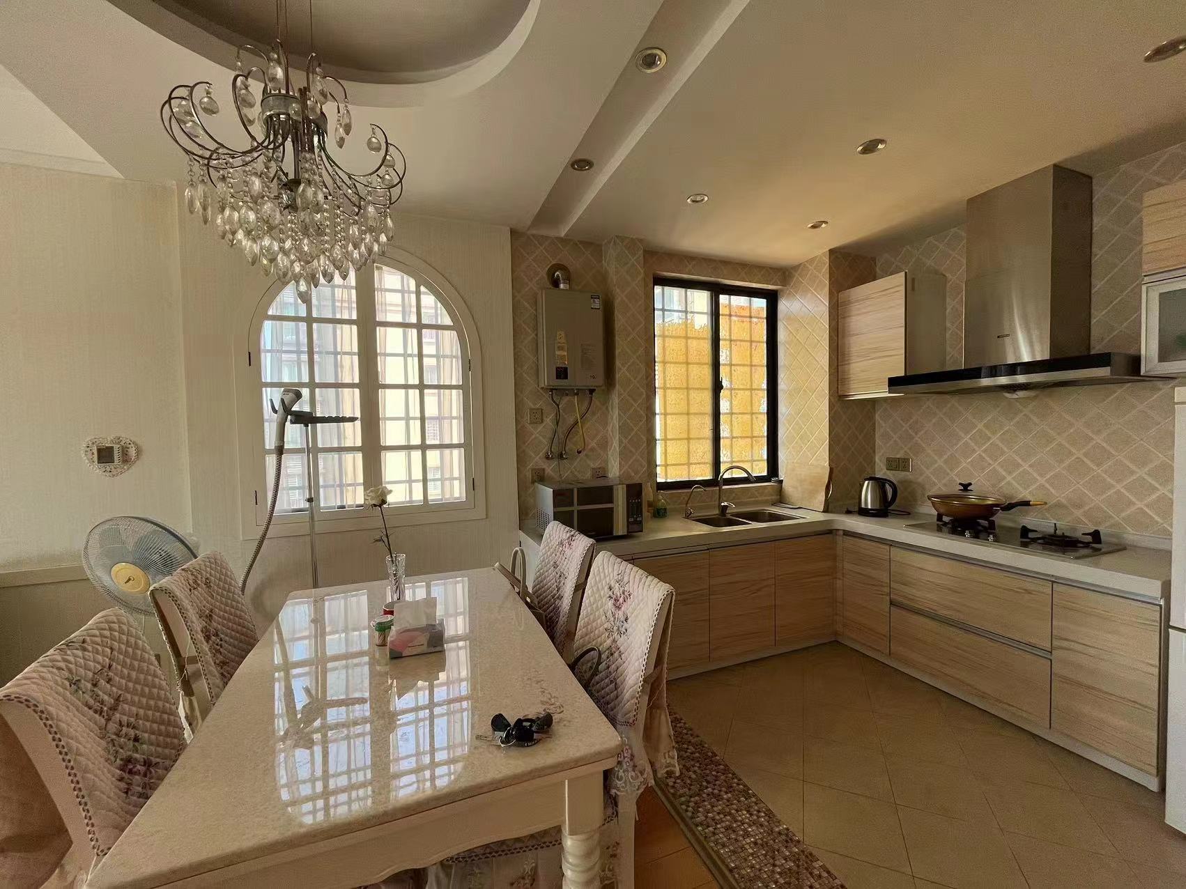 亿美国际公馆全新装修好楼层房东急售