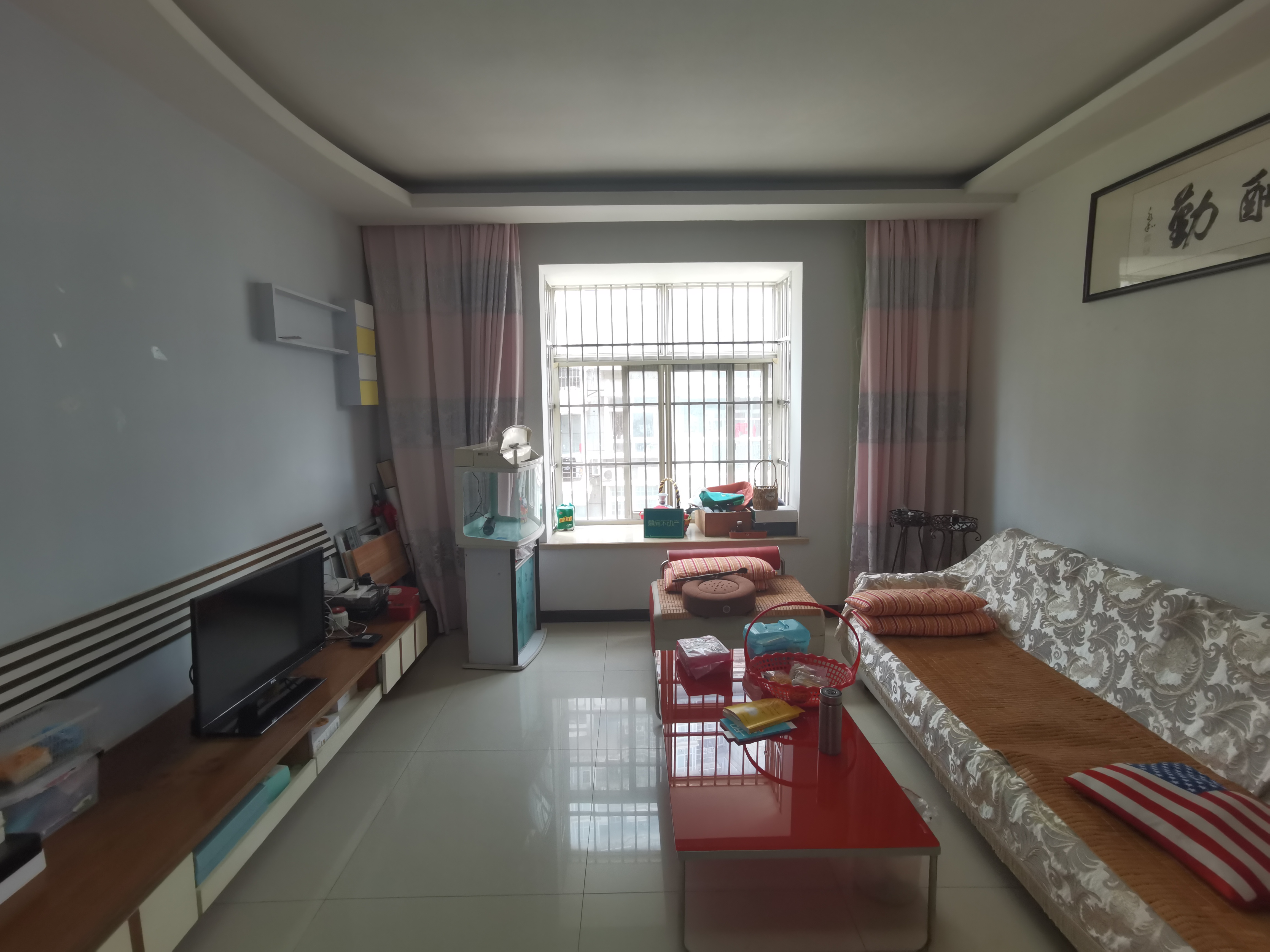 宏运名居精装大三房，少有的错层，房东诚心卖