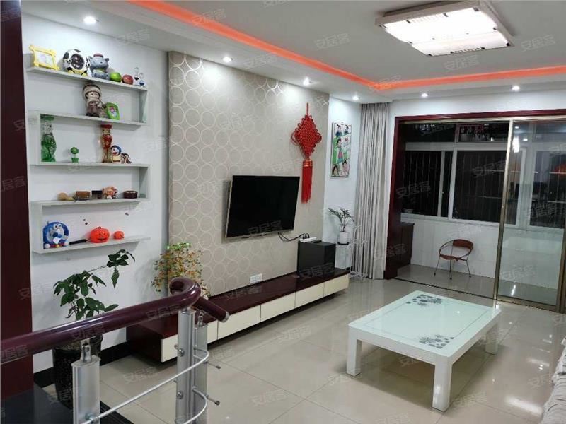 宏大小区，步梯中层，精装三房，方便停车，低首付可按揭