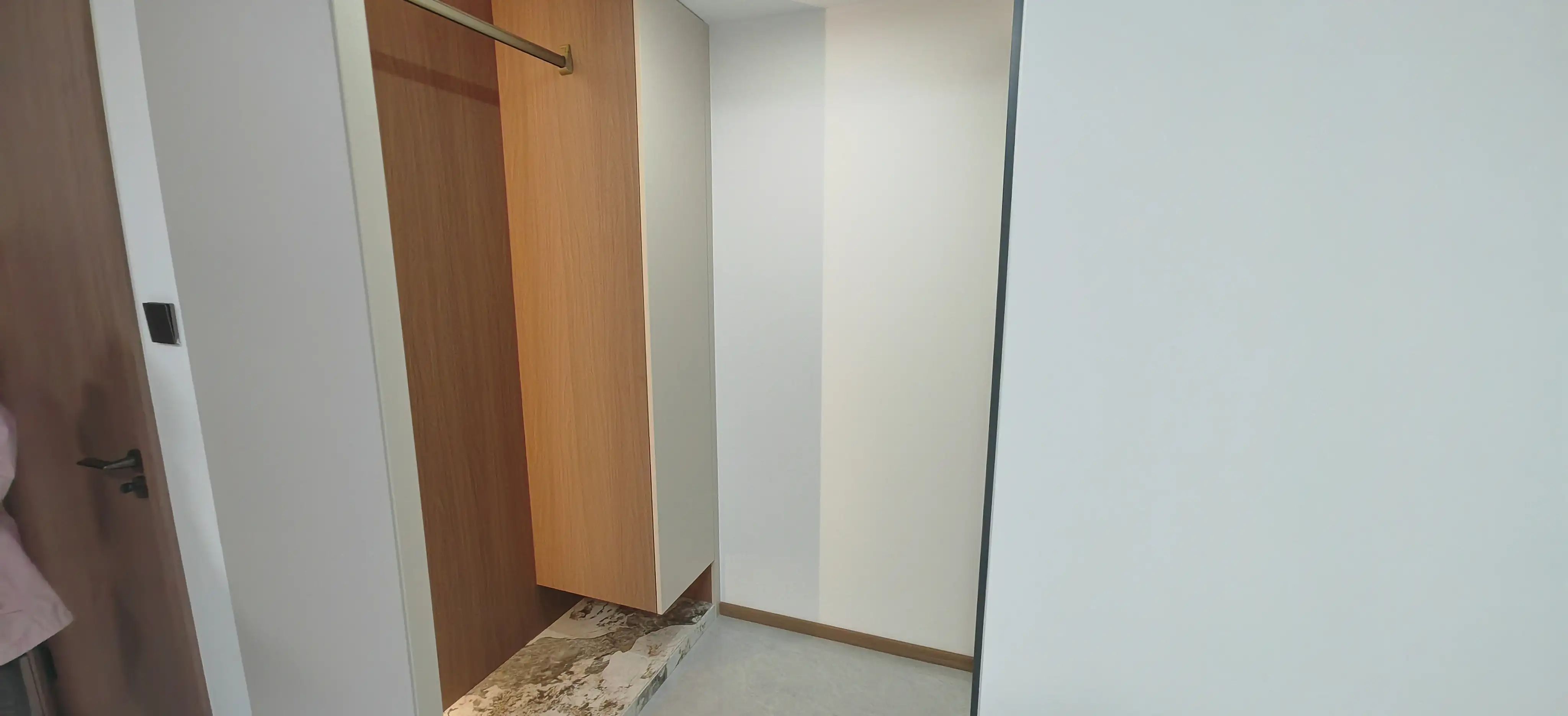 二中二小正对面，森林国际，旁边沔阳公园，好楼层，全新装修，一天未住！