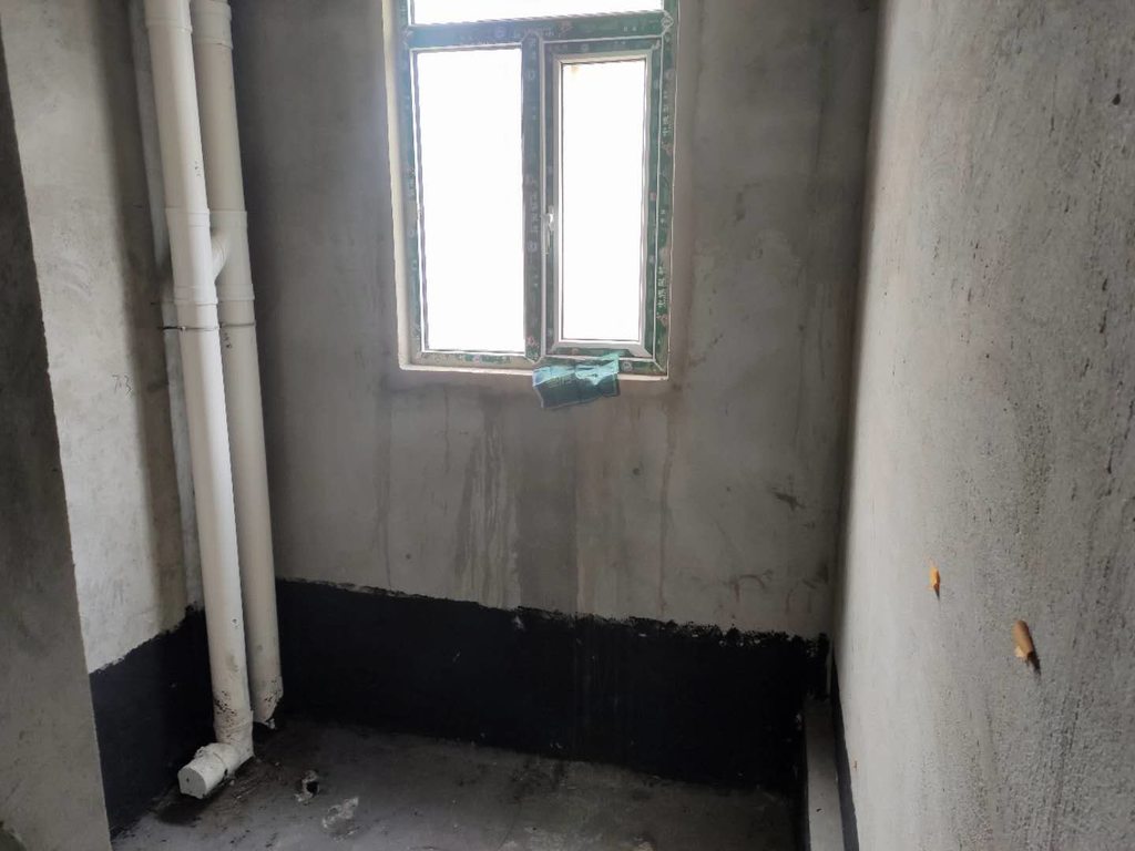 城东绿洲新城电梯中层毛坯五房 看房