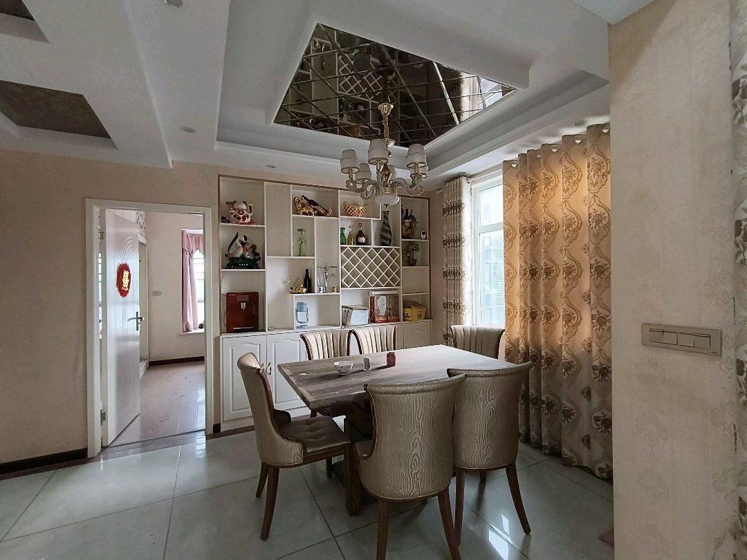 仙桃一中正对面，翰墨苑，电梯好楼层，南北通透，边户，带车位，成色新，家具家电齐全，证满二