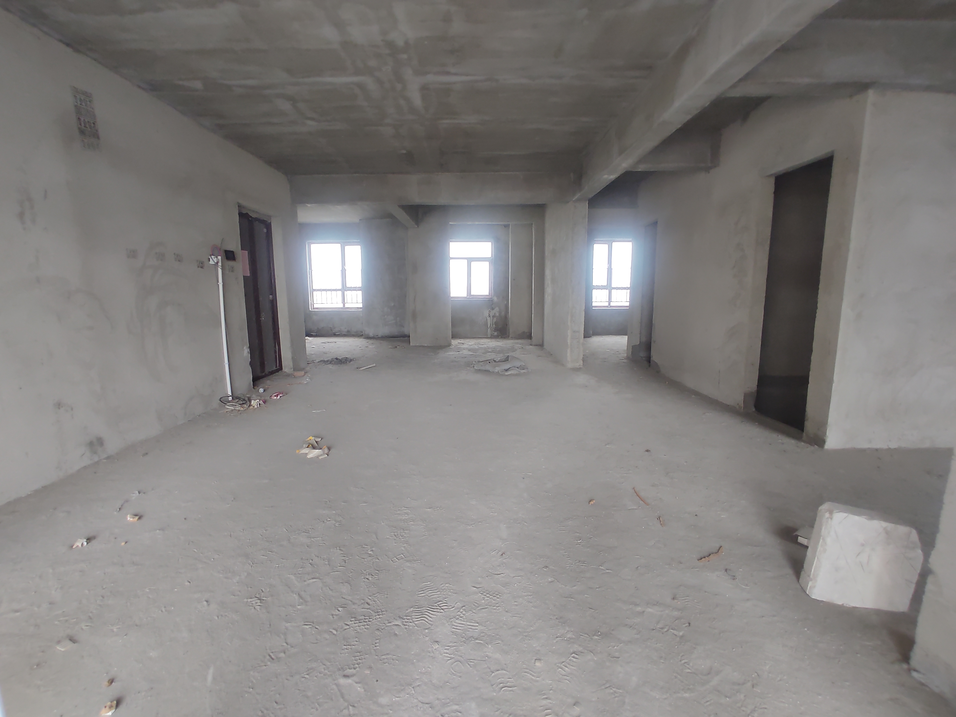 沔阳公馆.毛坯大三房边户.南北通透.小区环境好.看房方便