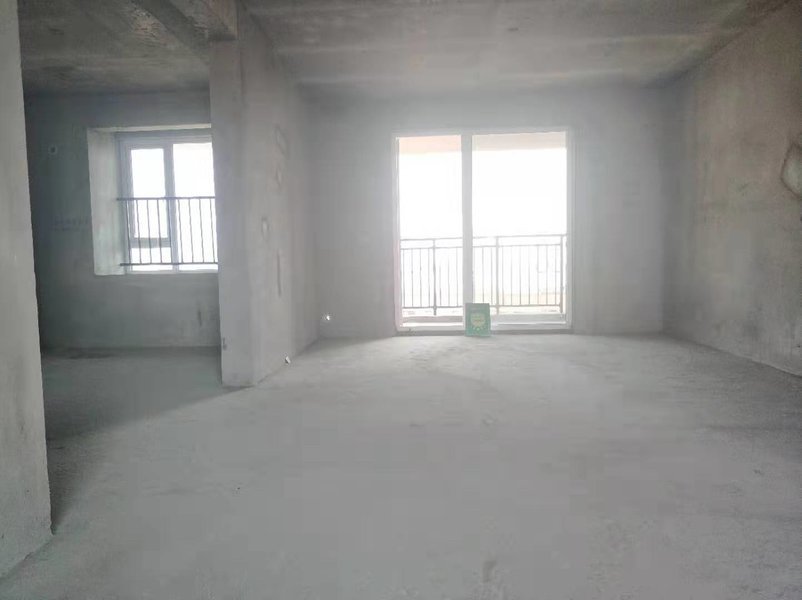 满庭春毛坯大三房高楼层南北通透双阳台