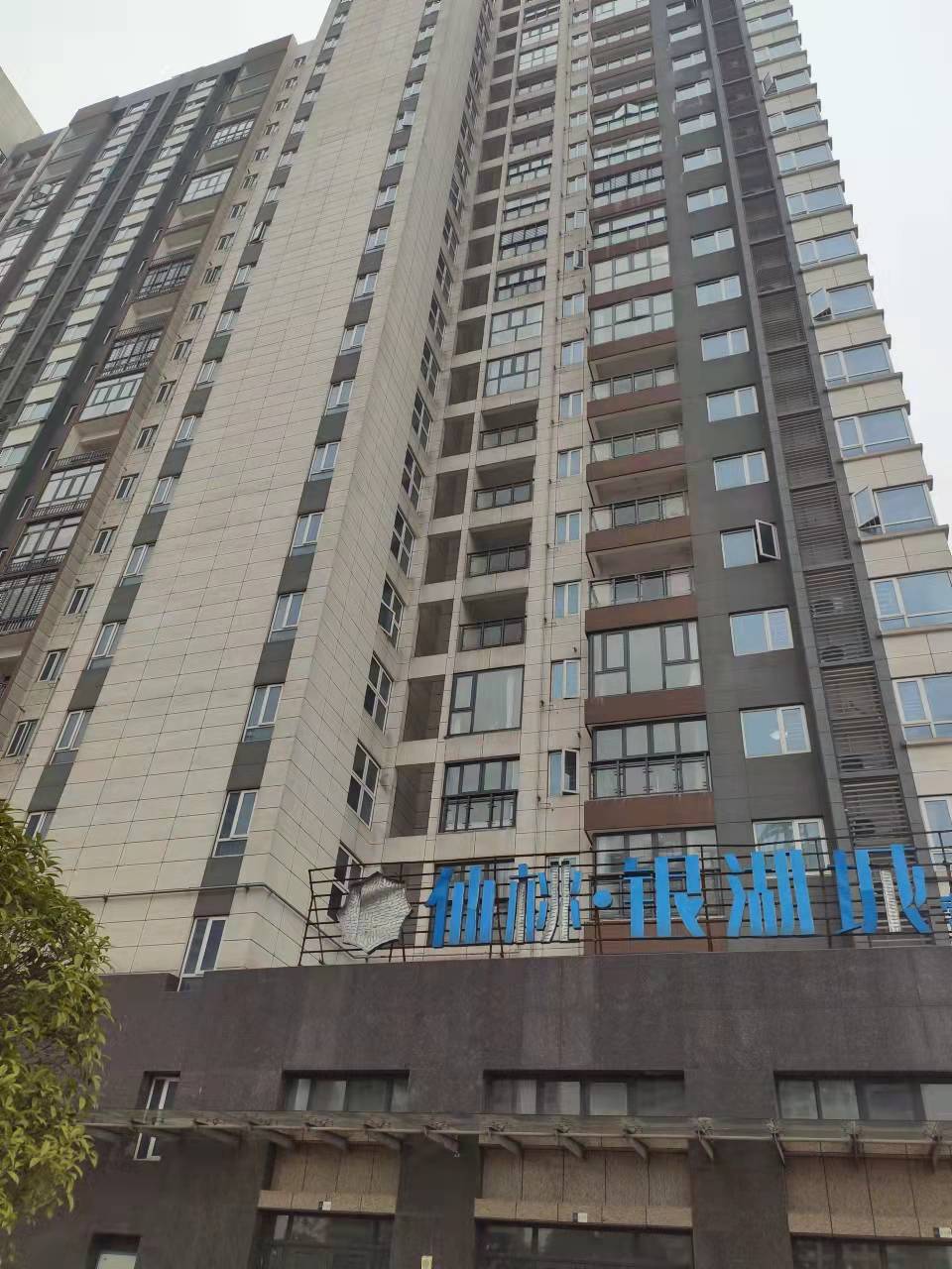 银湖城中高楼层毛坯大三房采光好看房方便