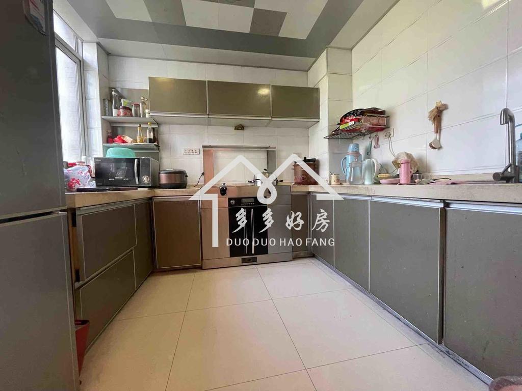 世纪雅苑，带装修，房东很爱惜，保养不错，家具家电齐全，直接拎包入住，单J4000，带装修