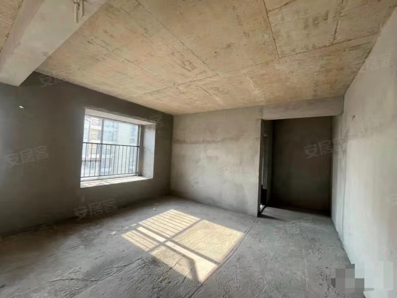 降价了，蓝天花园，1梯1户洋房，东边户，客厅6米挑高，带两个地下车位，无过户费