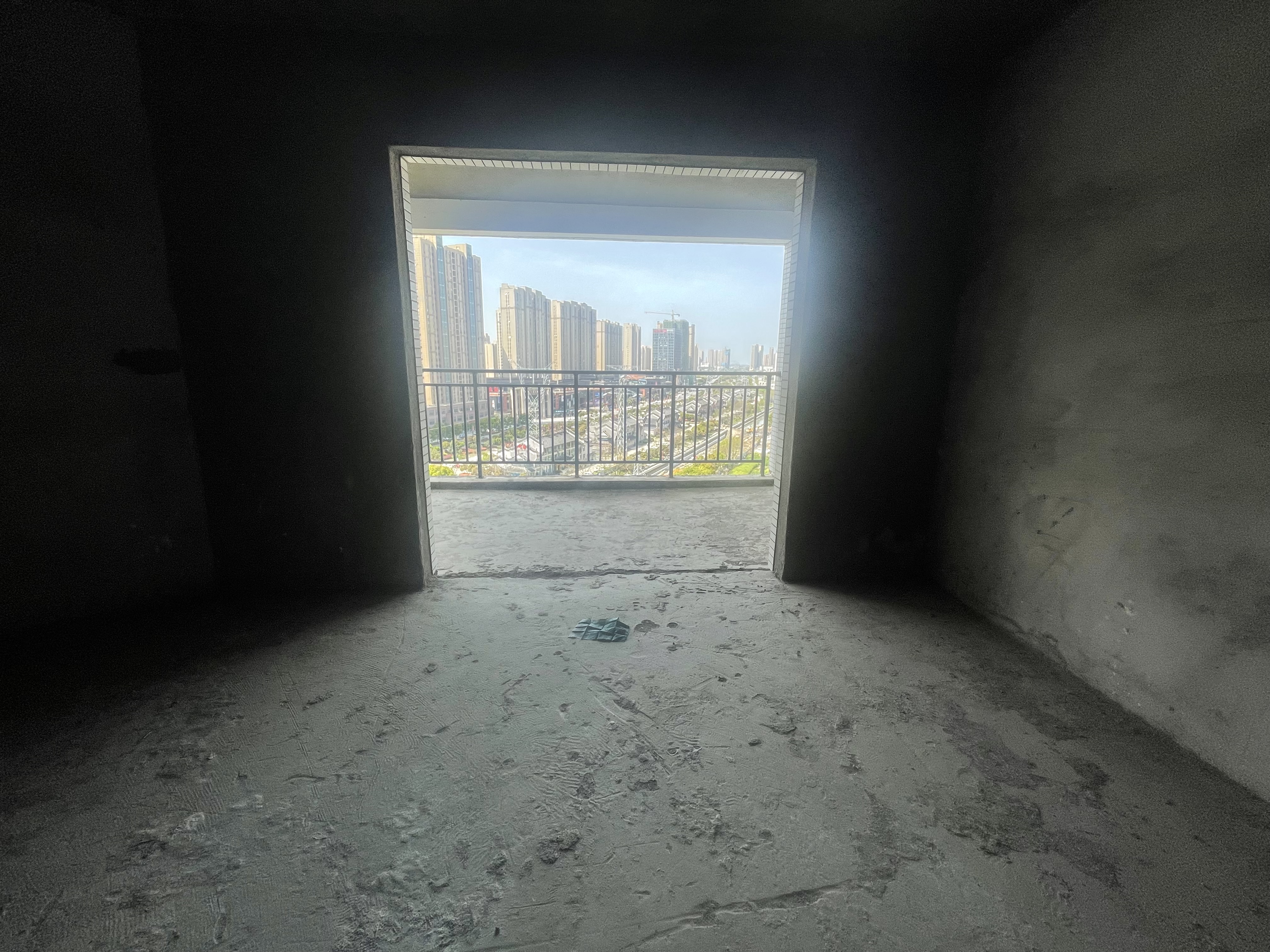 城市丽景  ，家中就可以欣赏沔阳公园， 毛坯 3房， 看房方便