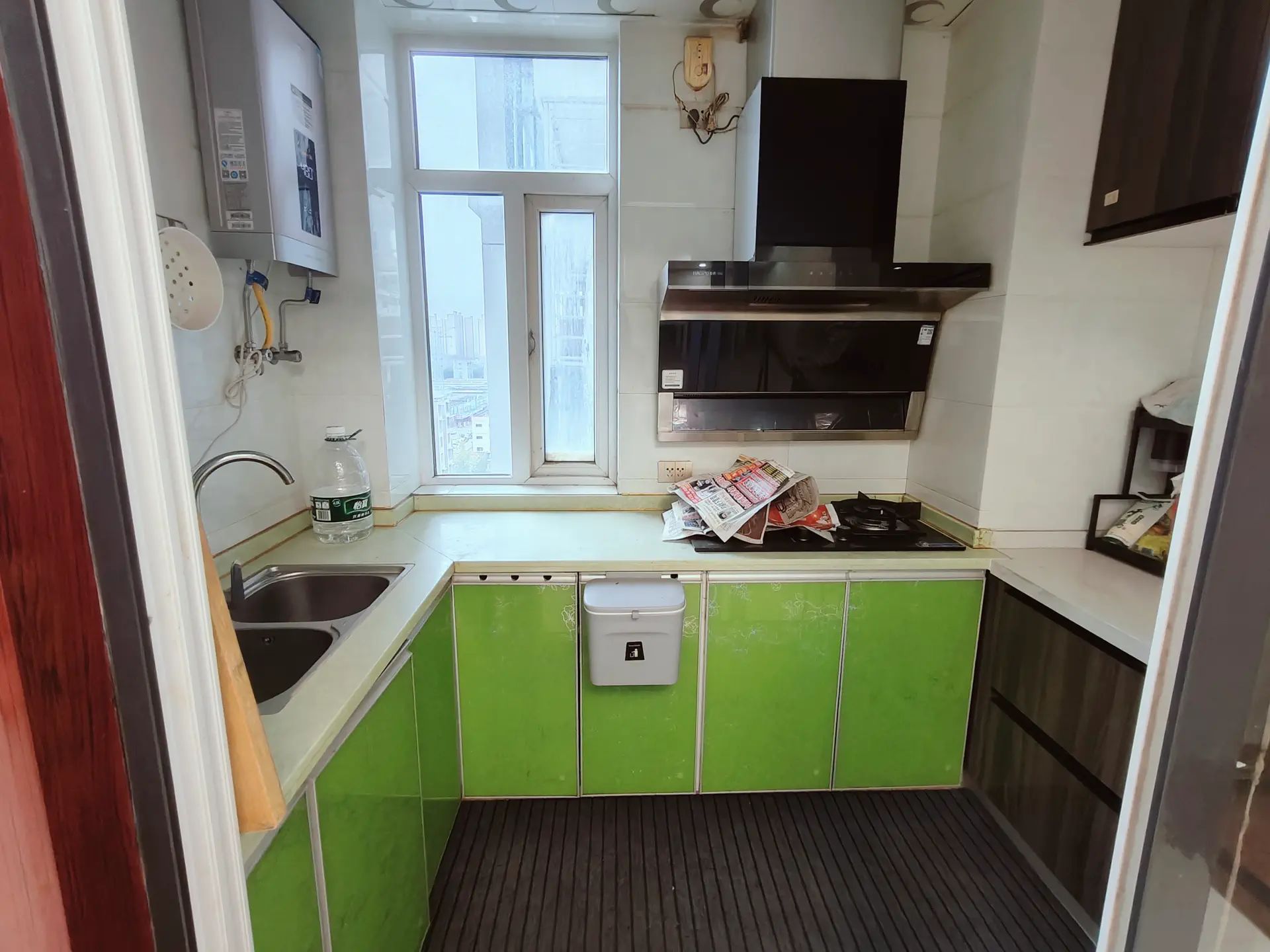 沃尔玛附近，田园国际，电梯小高层11楼，精装三房三卫，成色新，拎包入住，老证