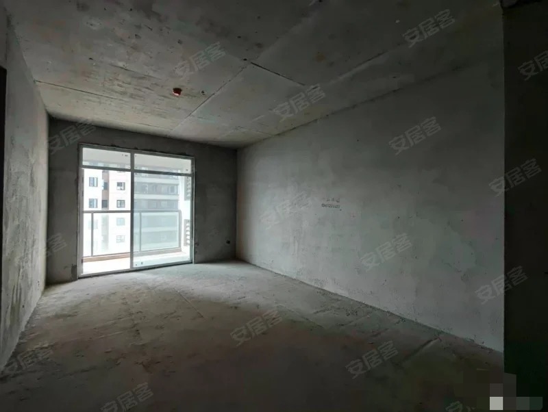 捡漏了！蓝天白云，好楼层11楼，四开间朝南，十米阳台，阳台就能看沔阳公园