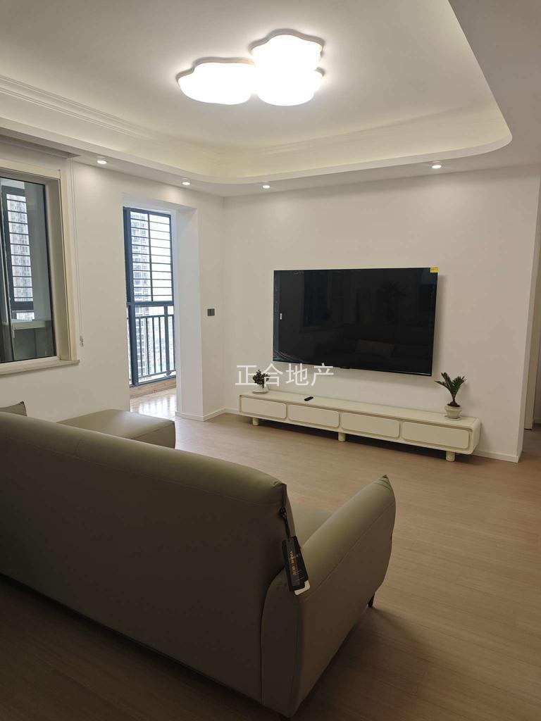 降价了，森林国际，湖景房，精装三房两卫，中高层，99新装修，拎包入住