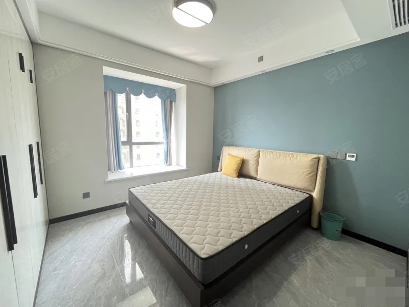 亏本出，城南，元泰未来城C区，边户，精装三房，证件满二，几乎全新，户型好