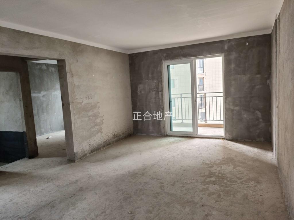 城南，森林国际，湖景现房，单价4400，4房，满2，楼下就是二中二小