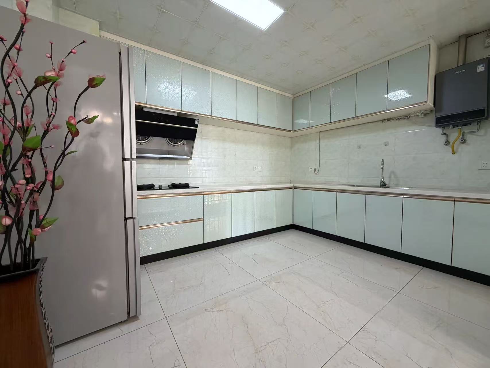 城南，元泰清华园，D区，精装三房两卫，单价5千多点。好楼层22楼