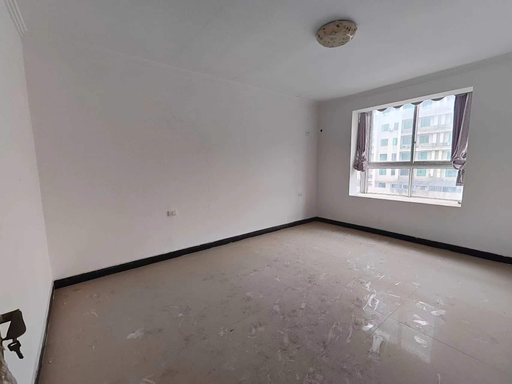 四中附近的好屋来咯，两居室一口价13个达不溜