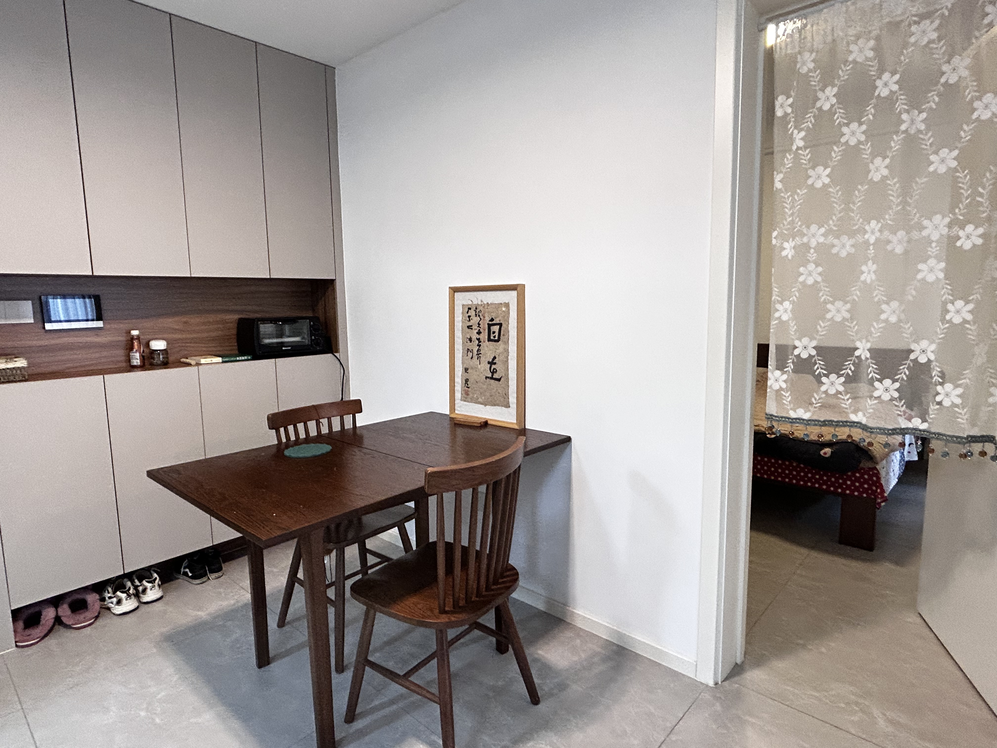 风和日丽，兑口新三中，五小，全新装修，业主是老师，因考虑卖房换大户型，忍痛割爱